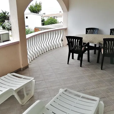 Apartman With Parking Space - Lozice, - 21047 Vir
