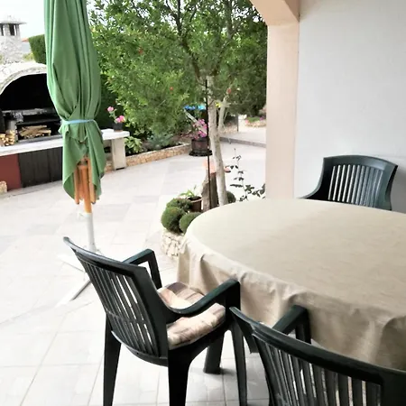 Apartman With Parking Space - Lozice, - 21047 Vir