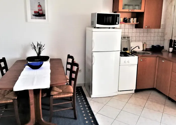Apartament With Parking Space - Lozice, - 21047 *