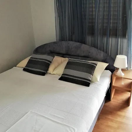 Apartmán With Parking Space - Lozice, - 21047 Vir