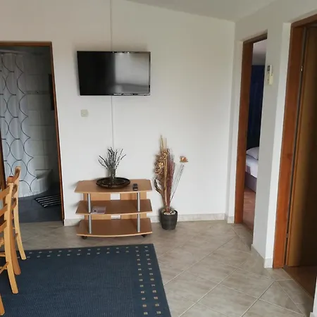 Apartmán With Parking Space - Lozice, - 21047