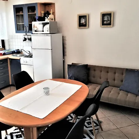 Apartmán With Parking Space - Lozice, - 21047 Vir