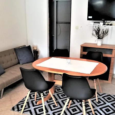 Apartmán With Parking Space - Lozice, - 21047 Vir