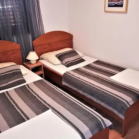With Parking Space - Lozice, - 21047 Apartmán *