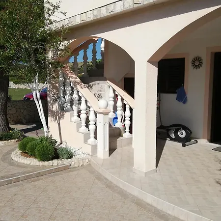 Apartmán With Parking Space - Lozice, - 21047