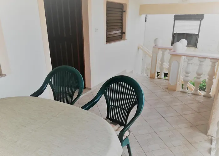 Apartment With Parking Space - Lozice, - 21047 *